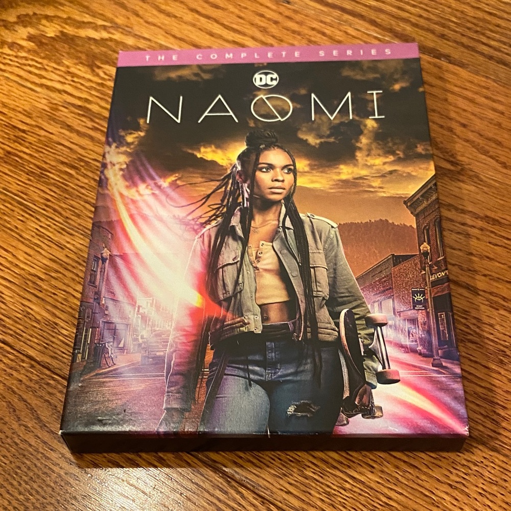 3/$20 Naomi The Complete Series DVD Set with Slipcover DC